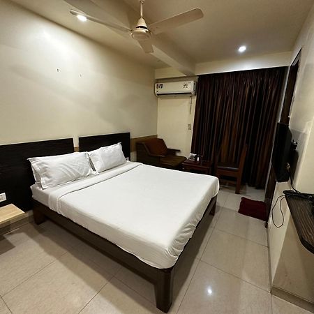 The Saffron Suites Sasupāda Екстериор снимка