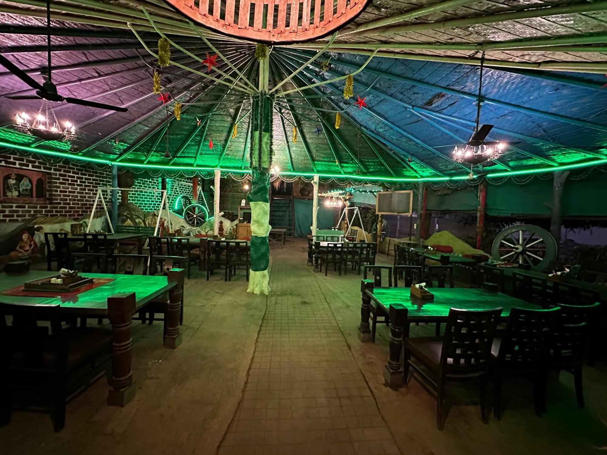 The Saffron Suites Sasupāda Екстериор снимка