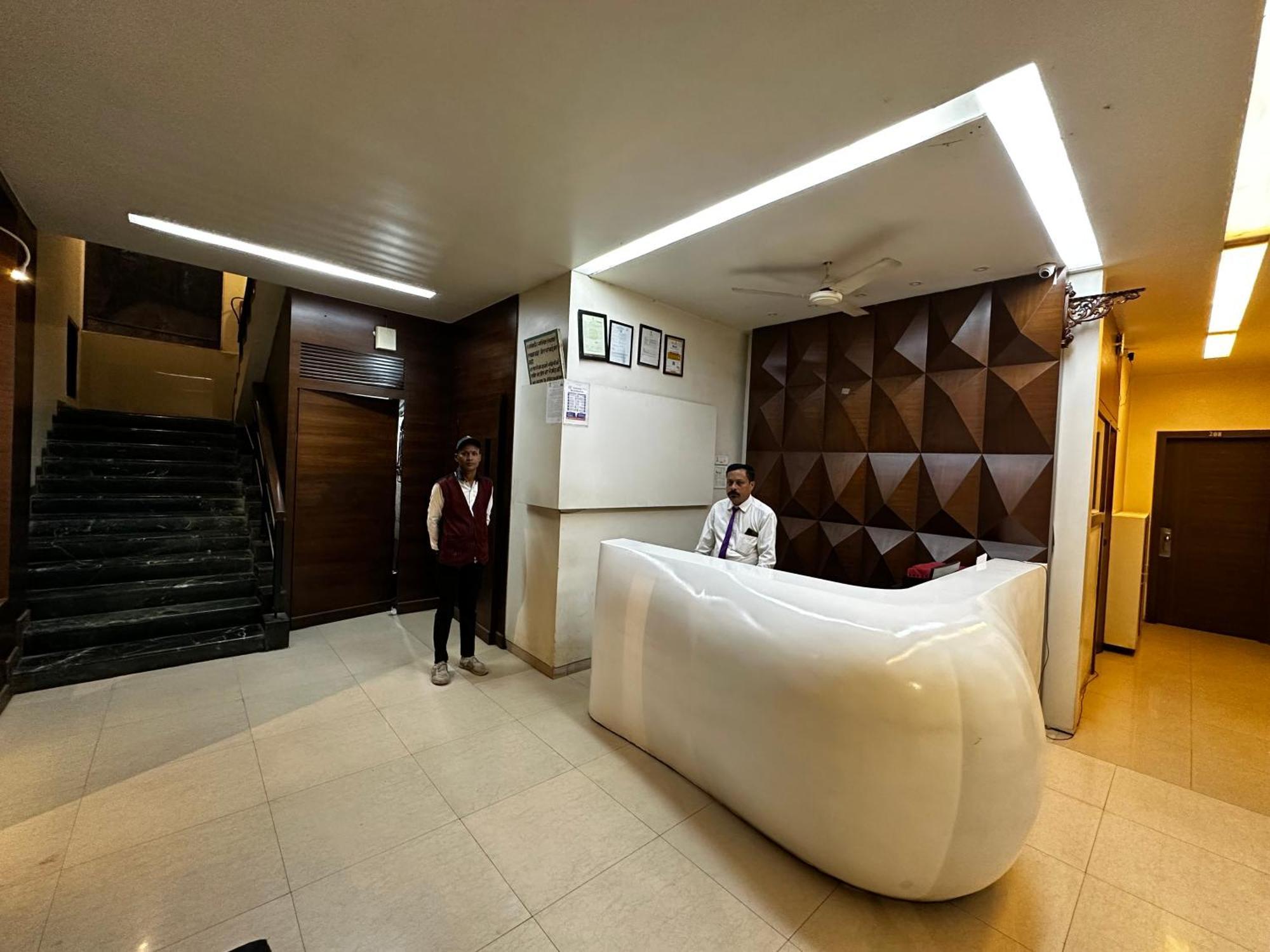 The Saffron Suites Sasupāda Екстериор снимка