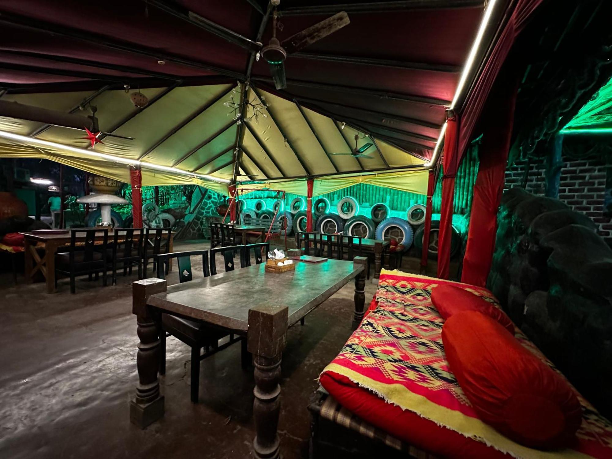 The Saffron Suites Sasupāda Екстериор снимка