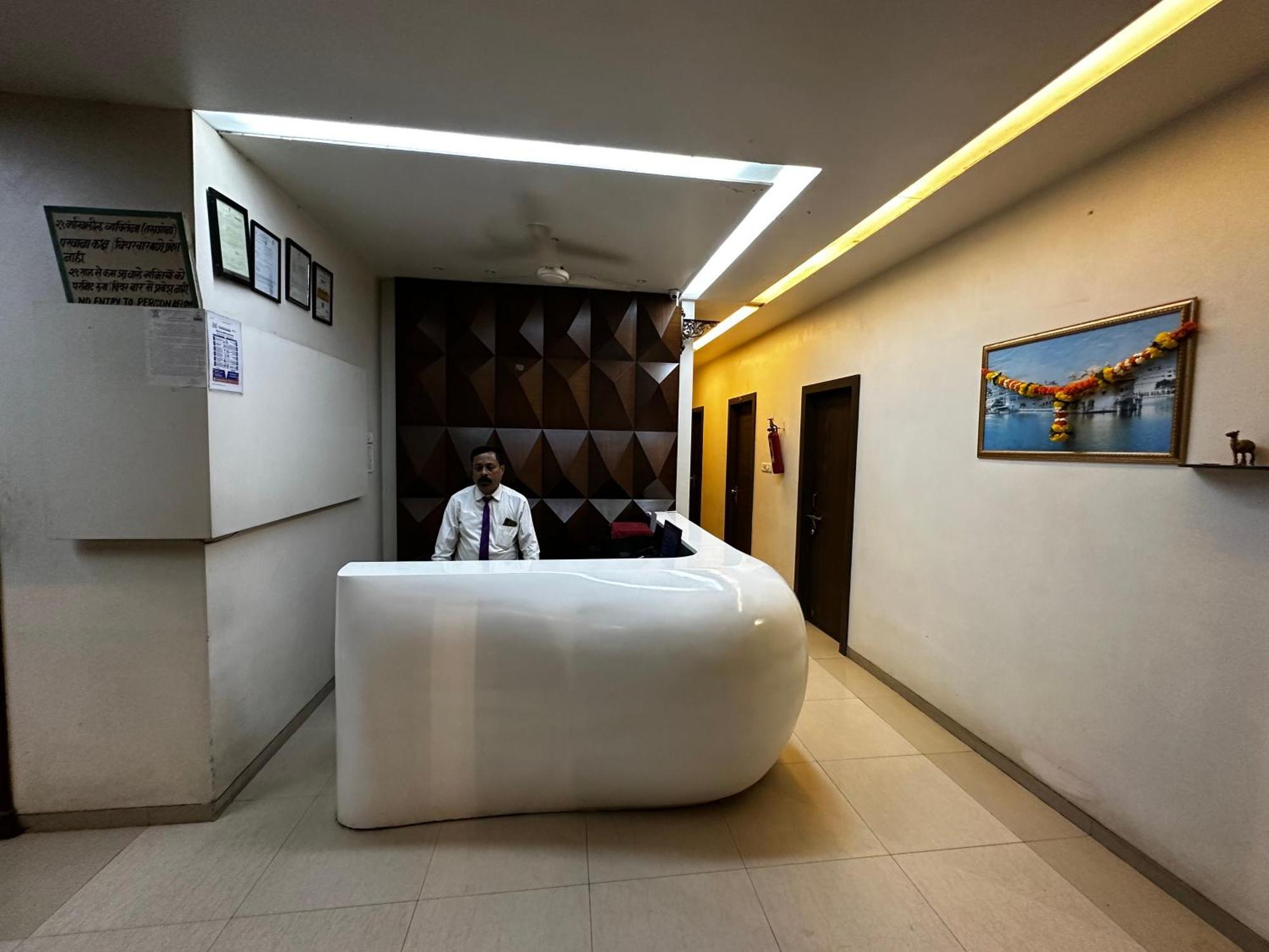 The Saffron Suites Sasupāda Екстериор снимка